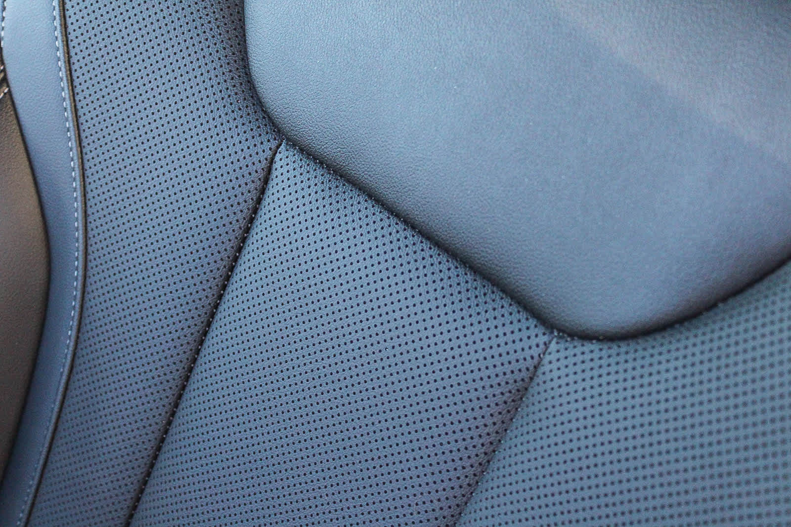 Thumbnail: 2025 BMW 3 Series - 24