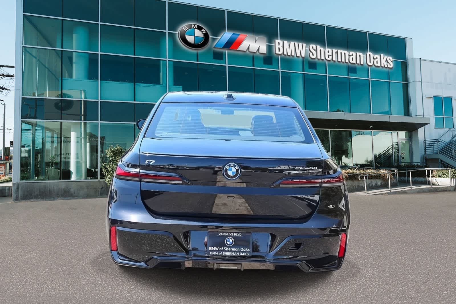 Thumbnail: 2026 BMW i7 - 10