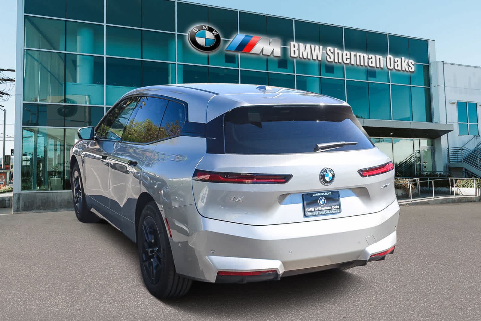 Thumbnail: 2026 BMW iX - 6