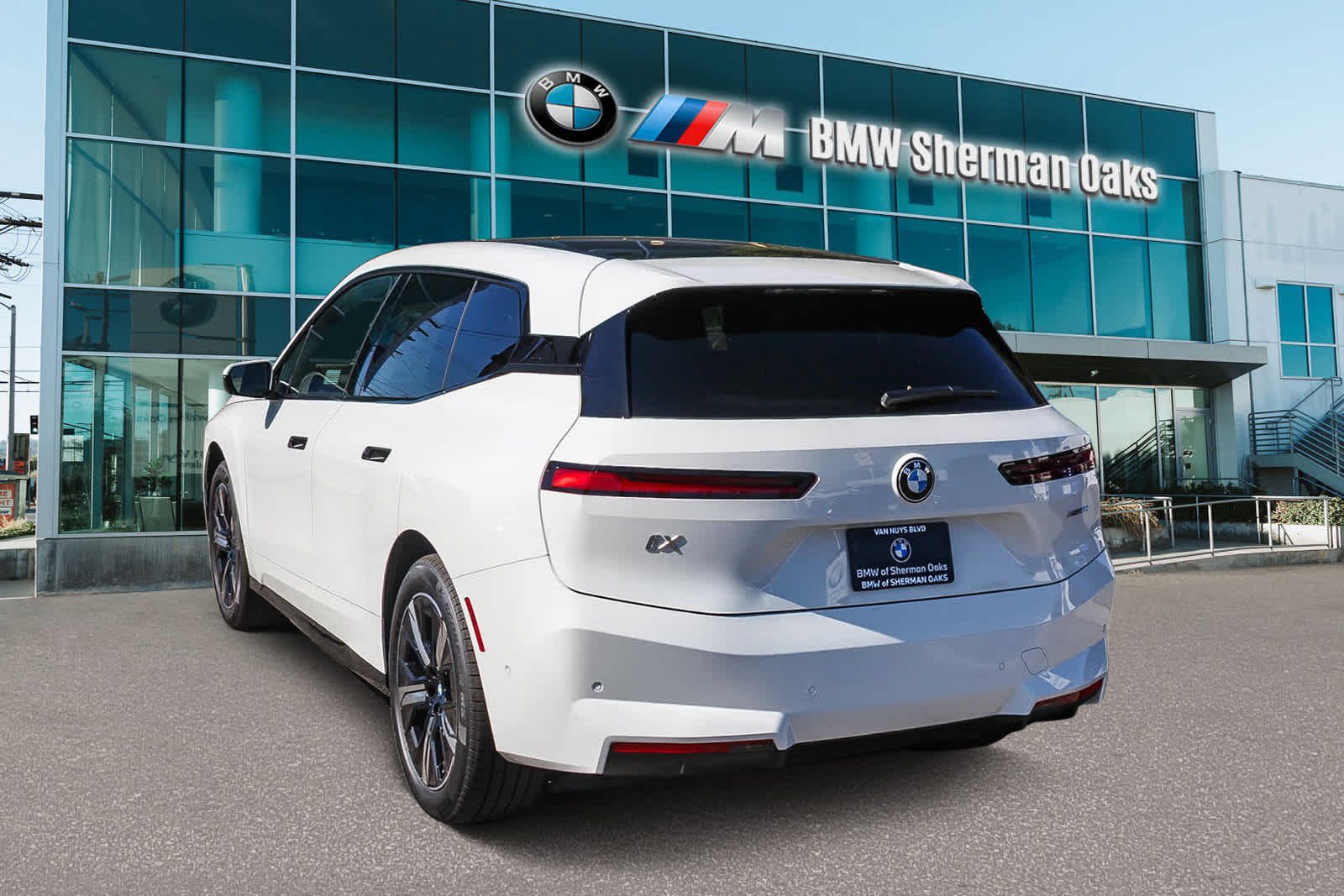 Thumbnail: 2026 BMW iX - 6