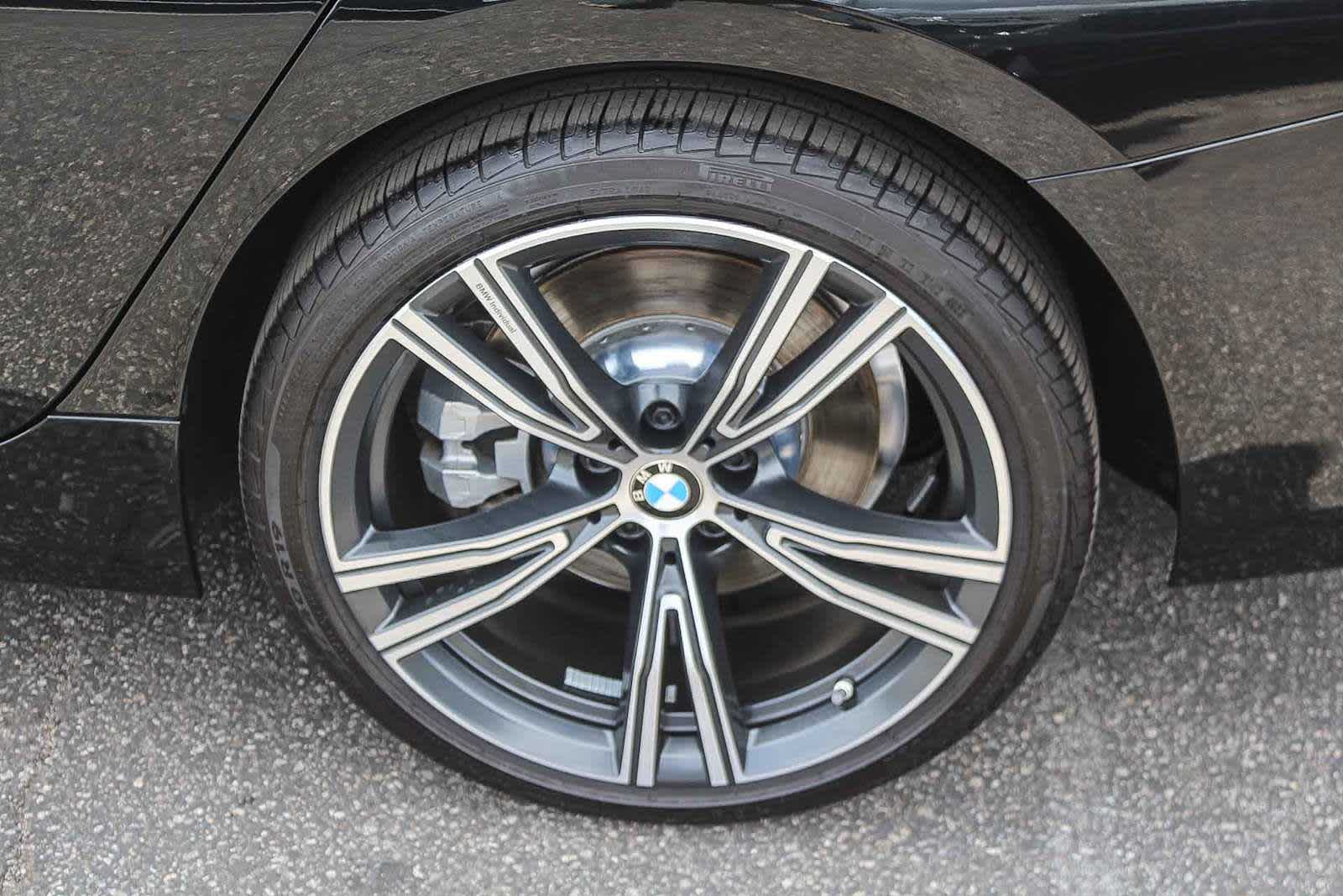 2024 BMW 330i xDrive photo 3