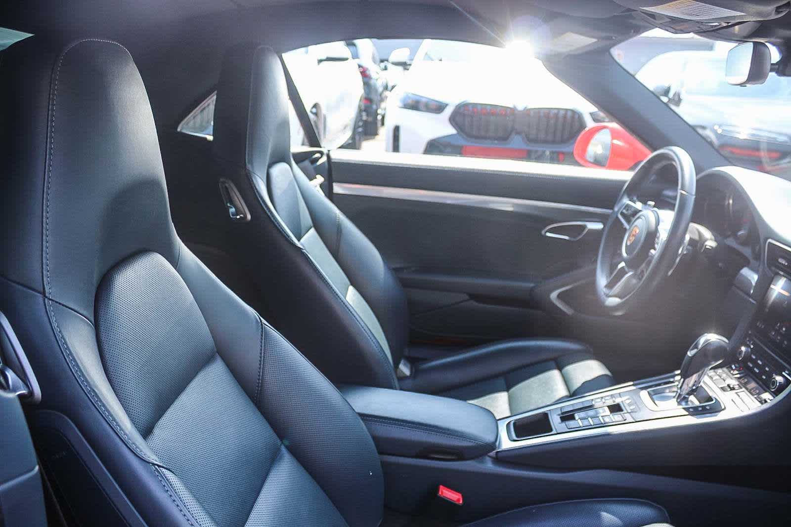 Thumbnail: 2019 Porsche 911 - 15