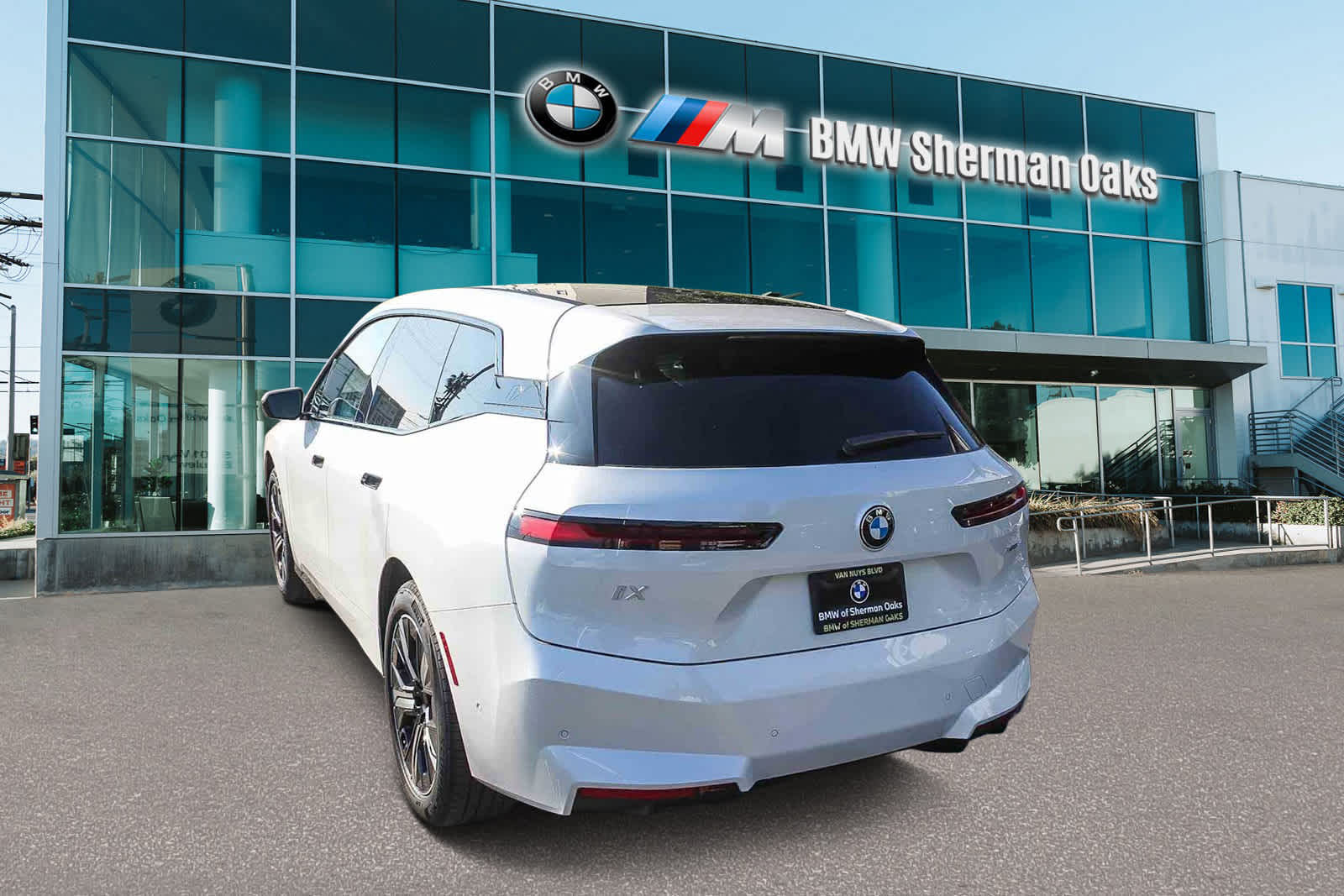 Thumbnail: 2026 BMW iX - 6