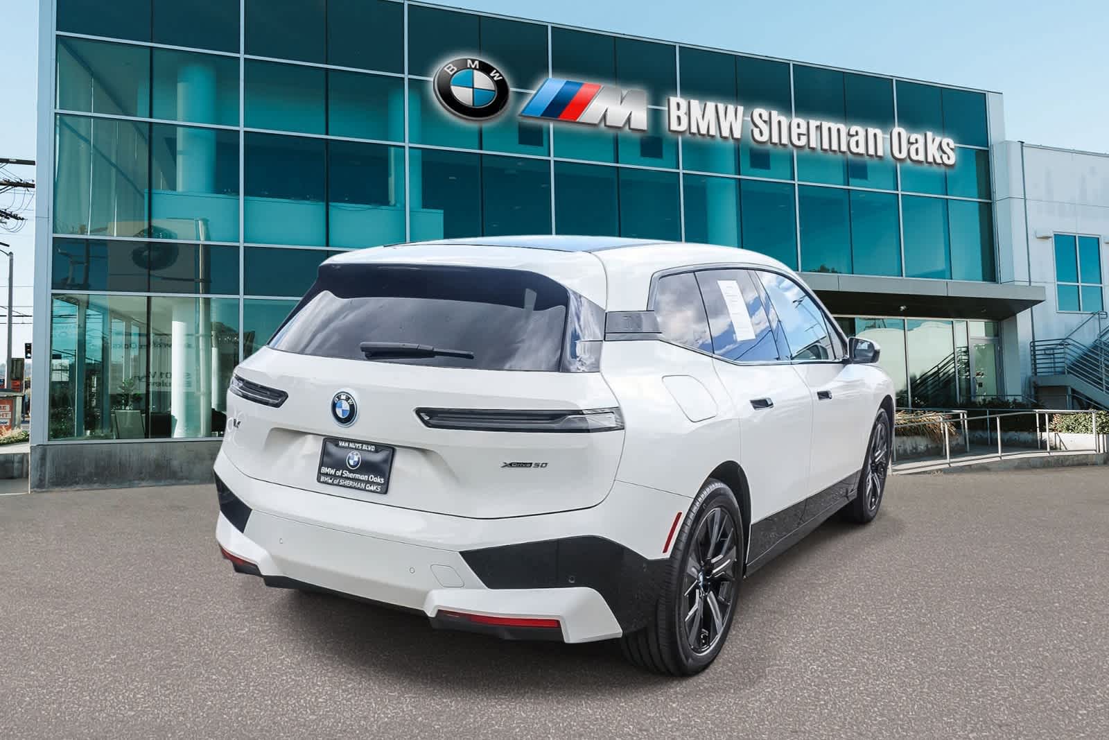 2025 BMW iX xDrive50 photo 3