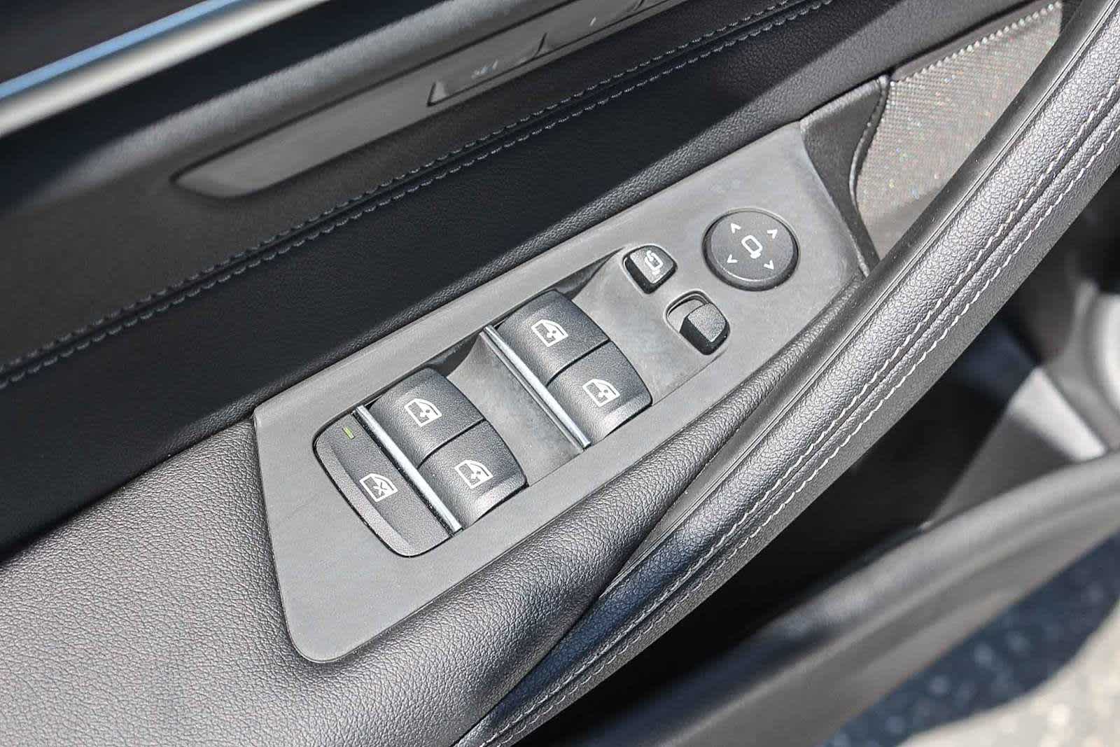 Thumbnail: 2022 BMW 5 Series - 30