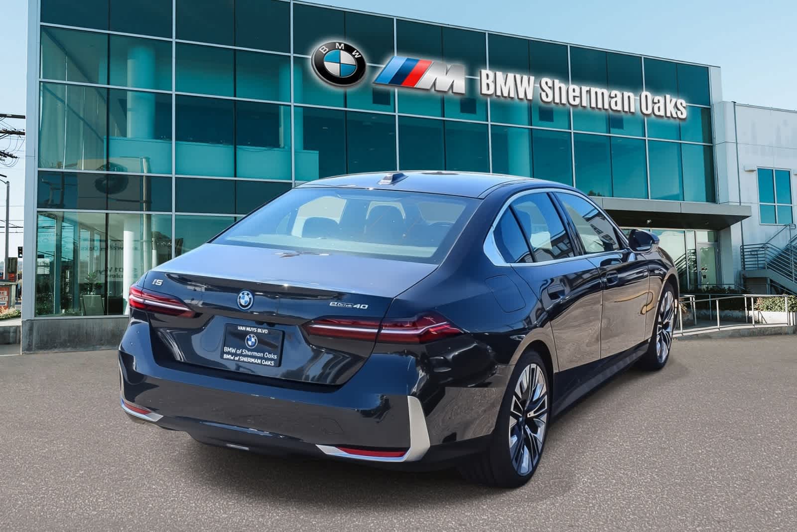 Thumbnail: 2026 BMW i5 - 4