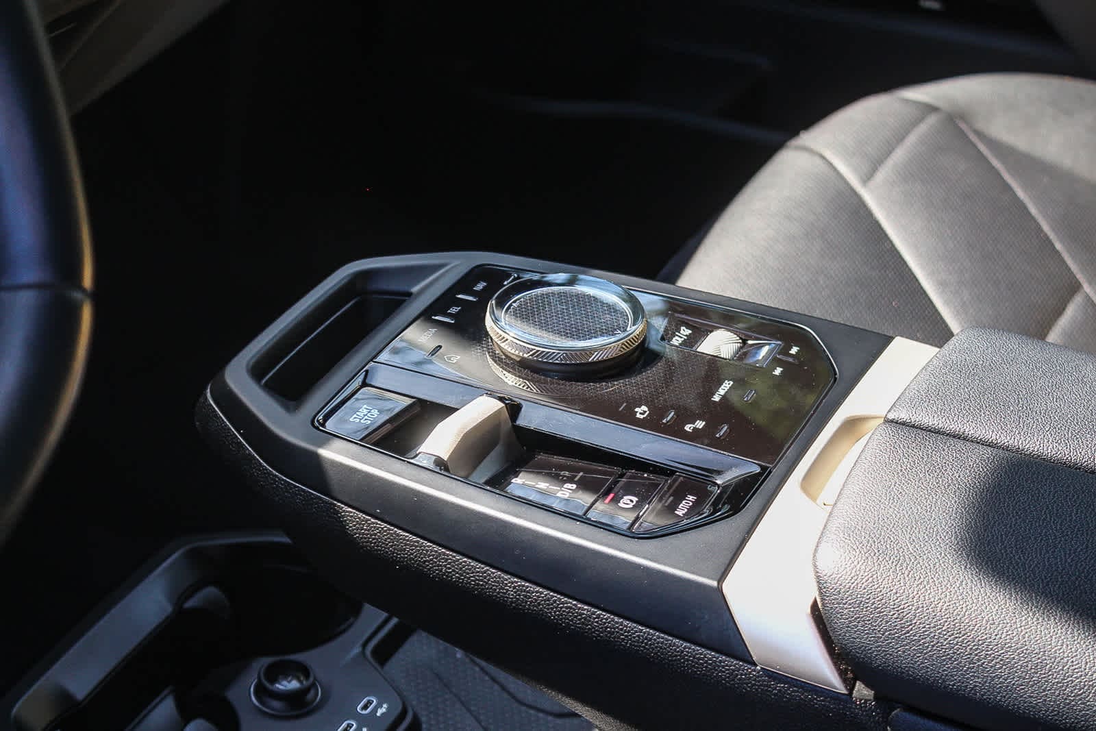 Thumbnail: 2023 BMW iX - 19