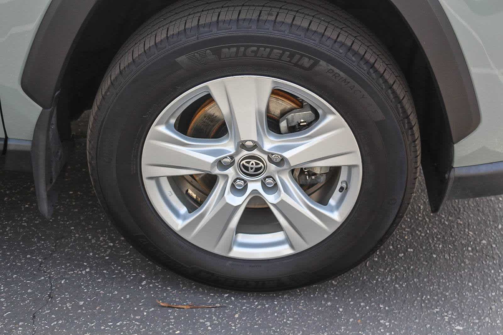 2019 Toyota RAV4 XLE 9