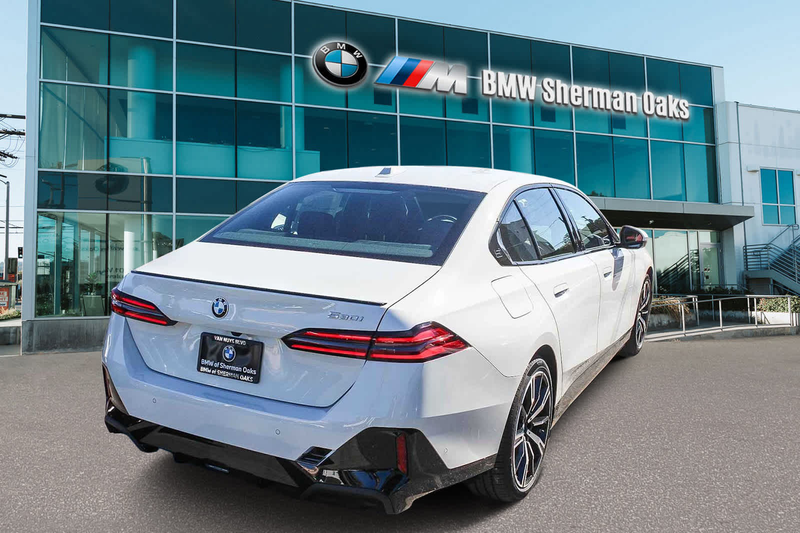 Thumbnail: 2026 BMW 5 Series - 4