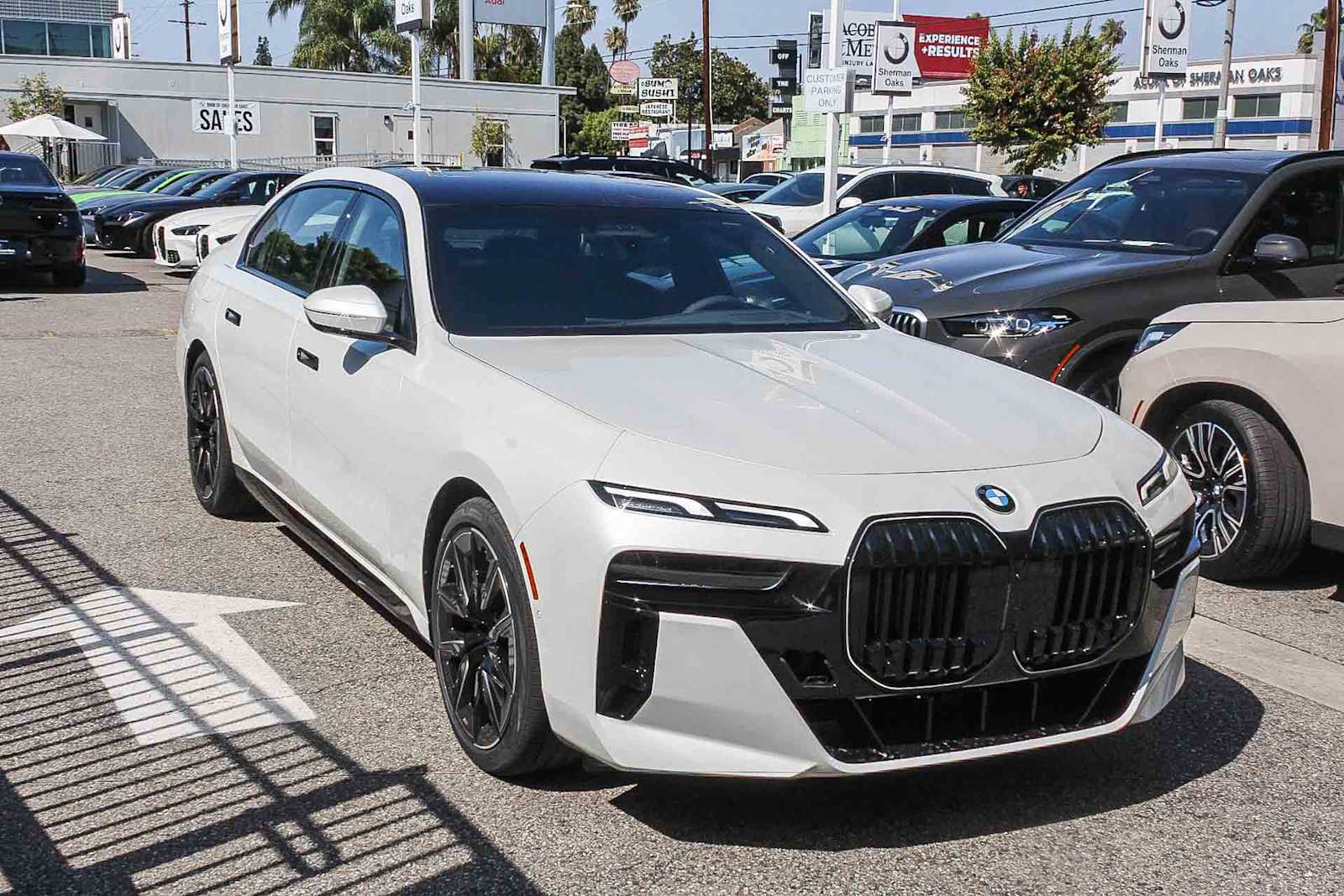 Thumbnail: 2026 BMW 7 Series - 3