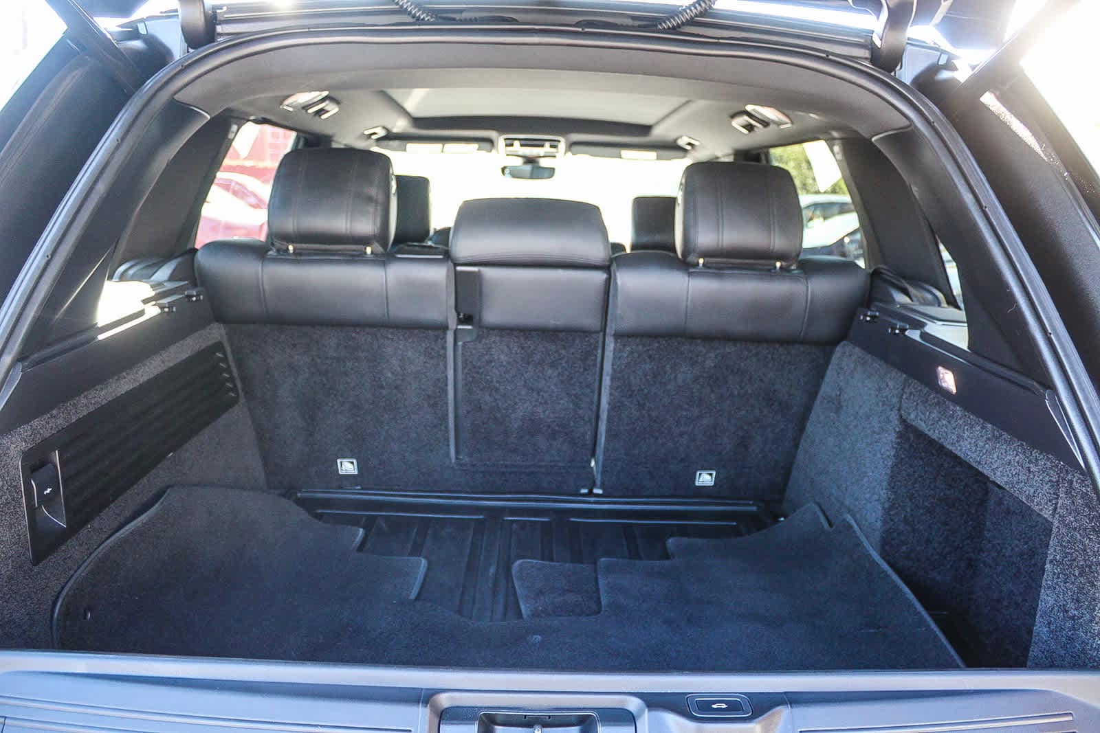 Thumbnail: 2017 Land Rover Range Rover - 23