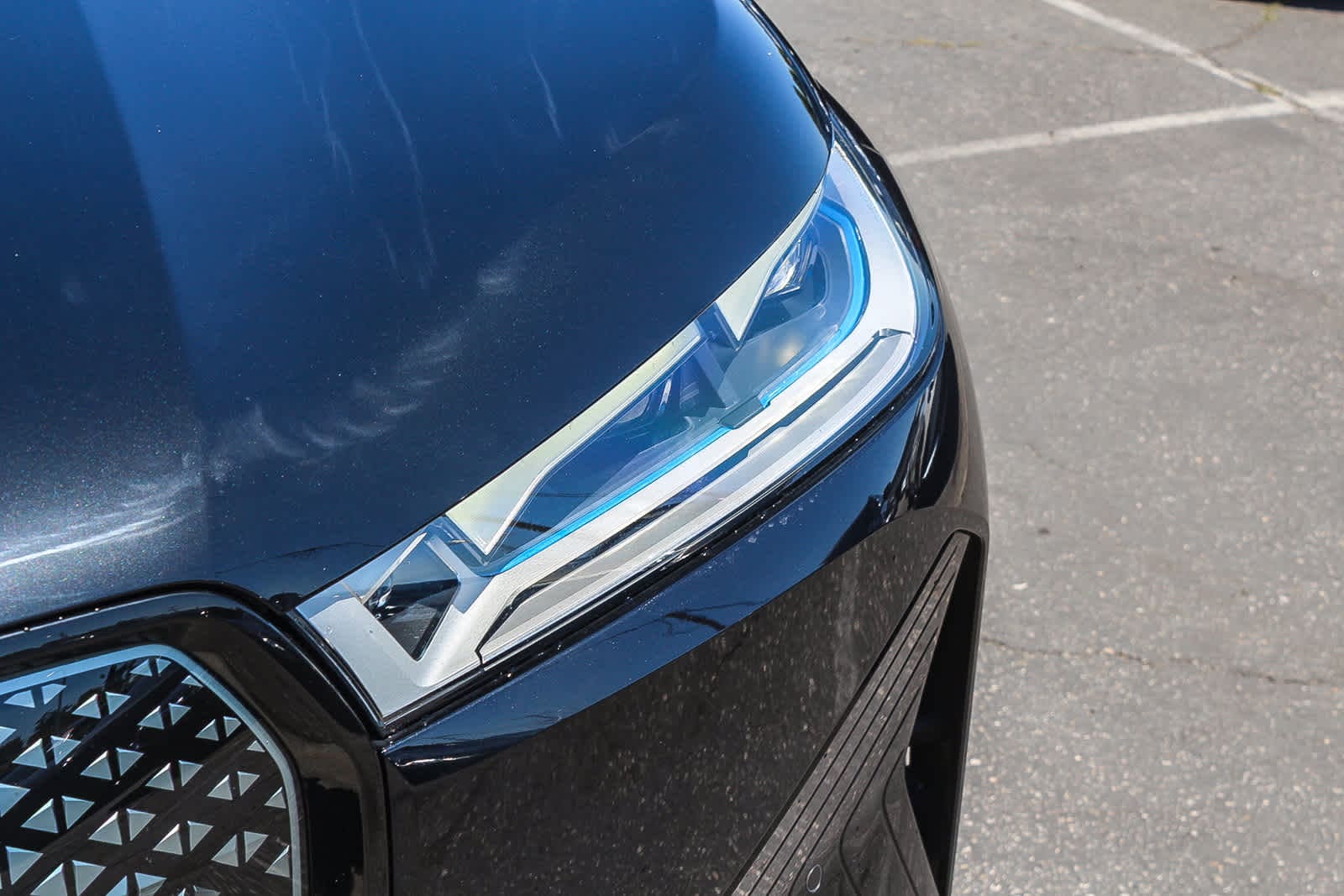 Thumbnail: 2023 BMW iX - 10