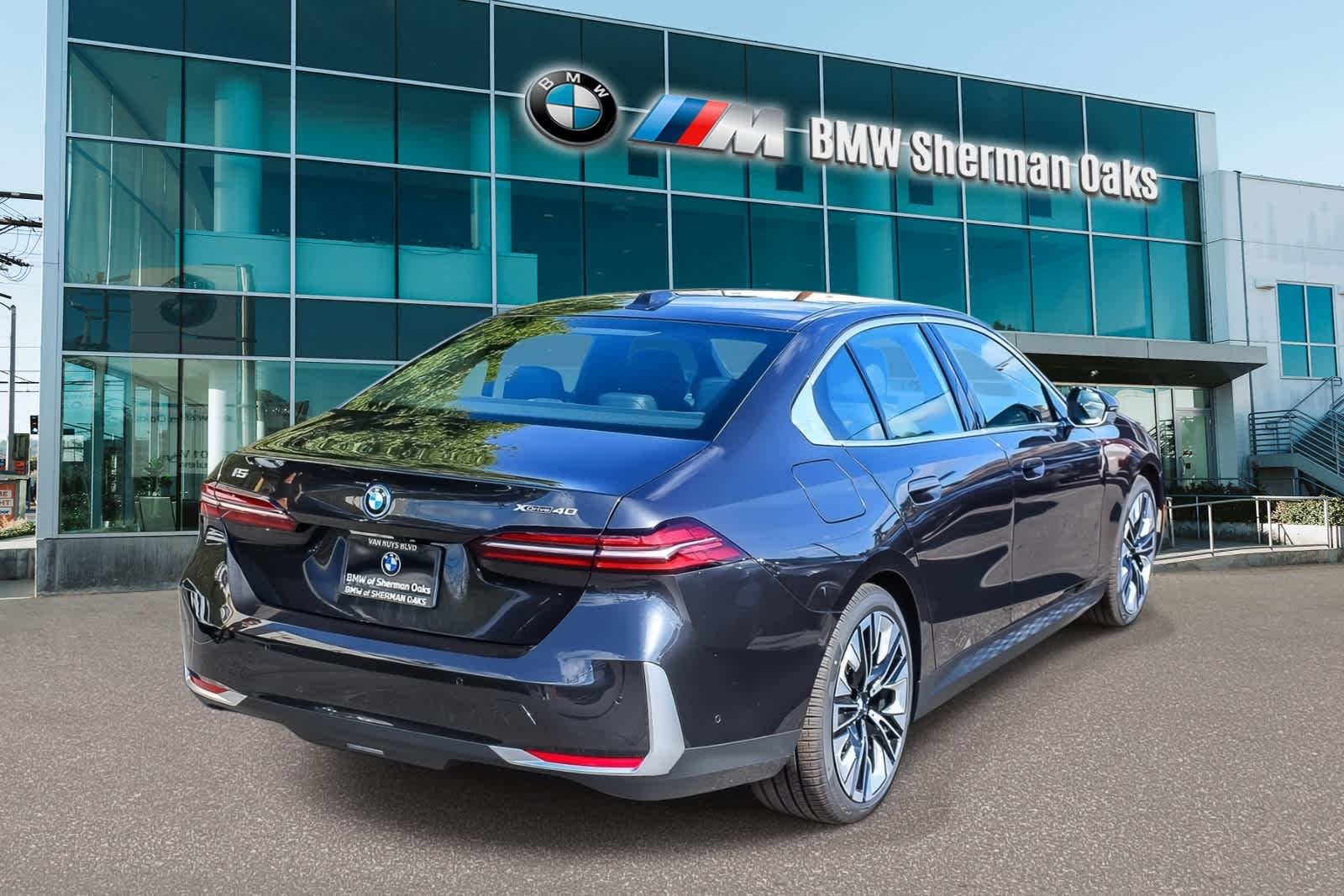 Thumbnail: 2026 BMW i5 - 4