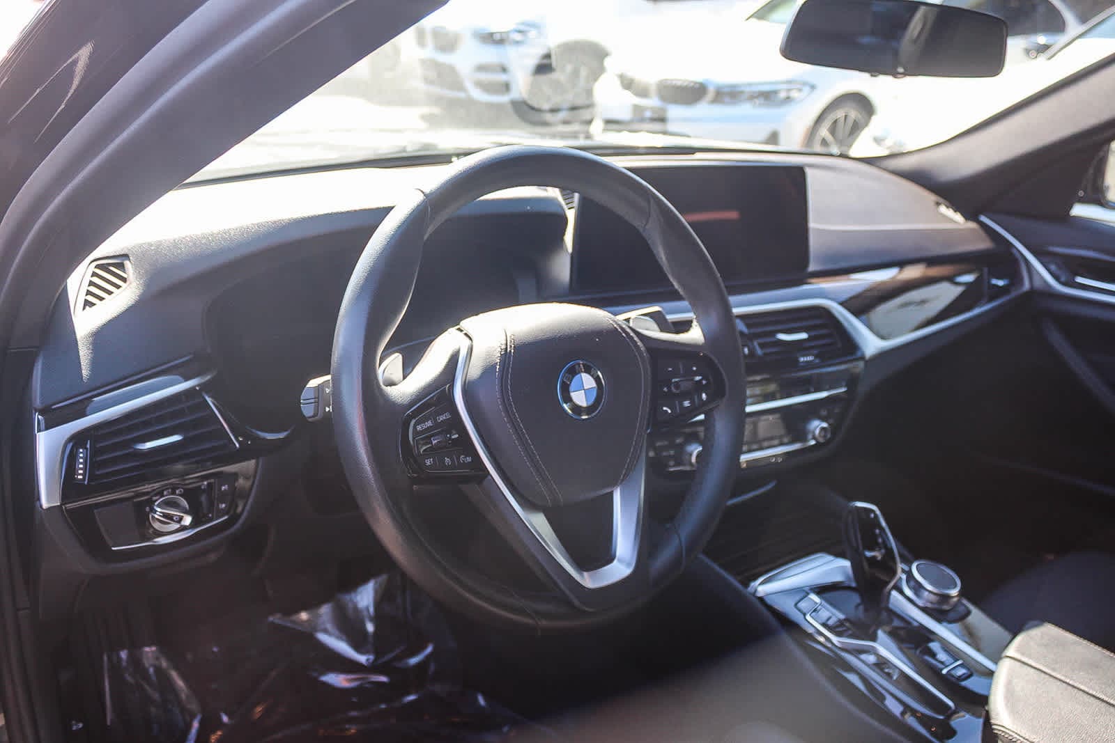 Thumbnail: 2023 BMW 5 Series - 17