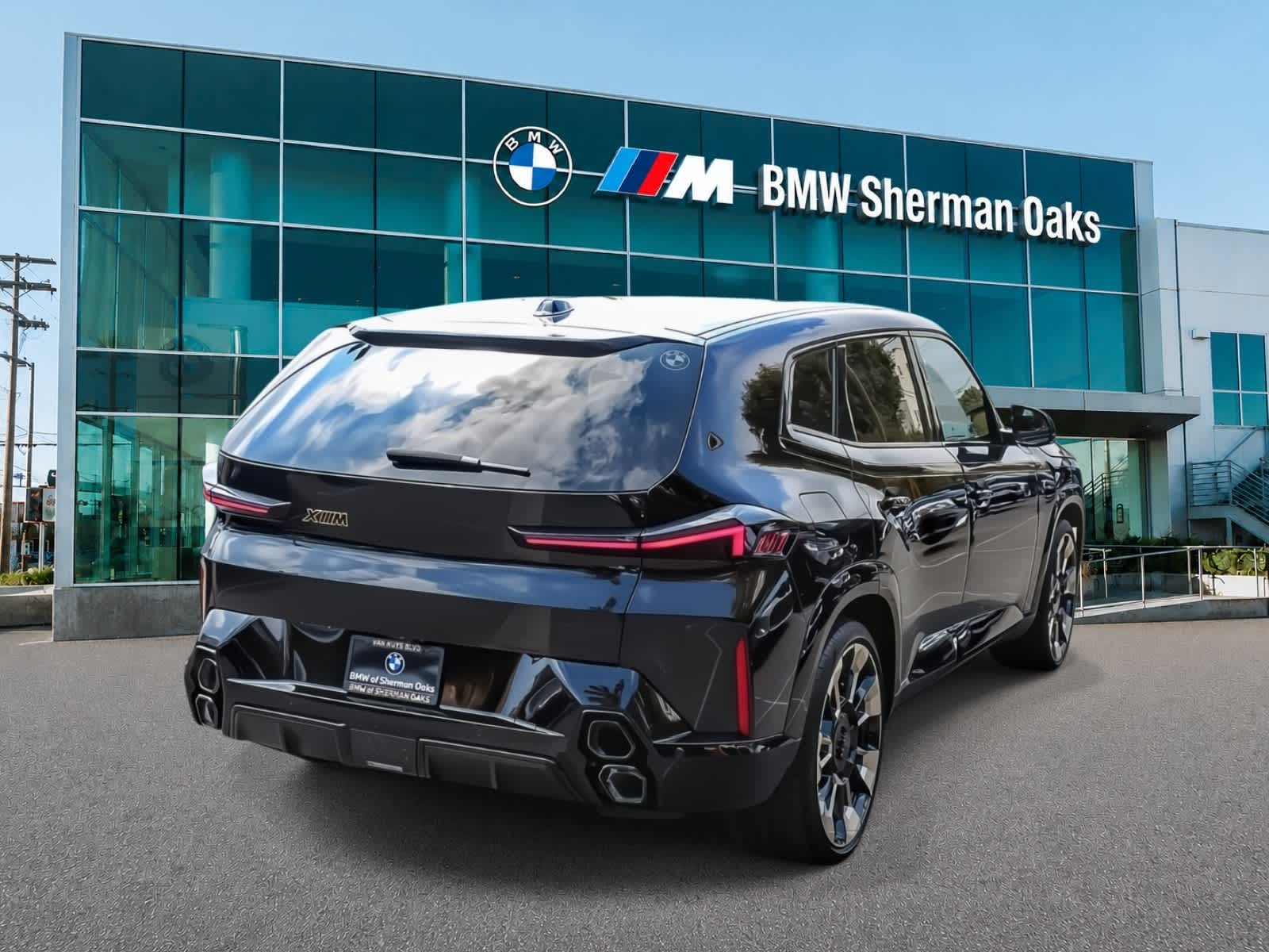 Thumbnail: 2023 BMW XM - 3