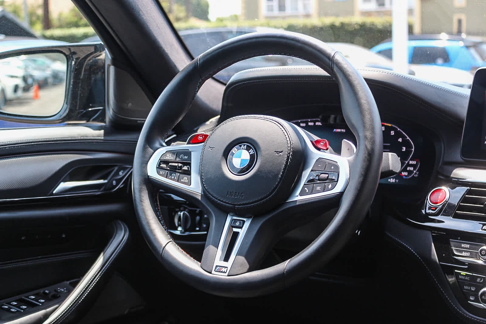 Thumbnail: 2022 BMW M5 - 16