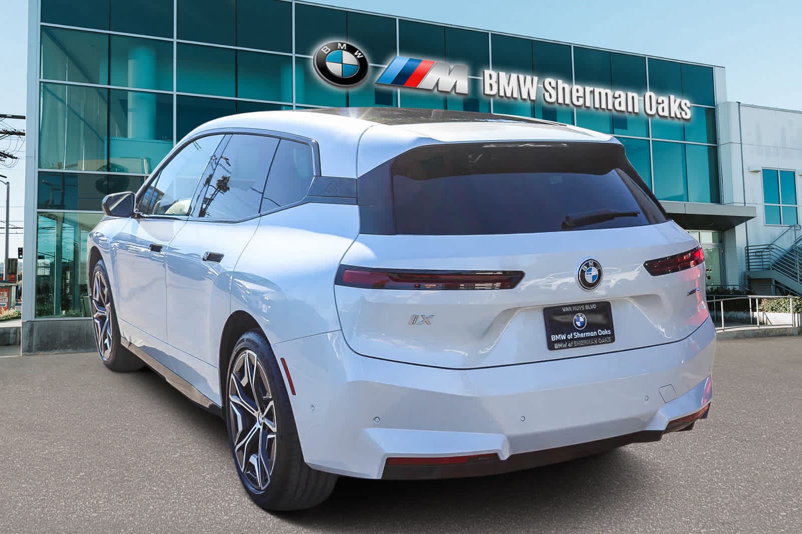 Thumbnail: 2026 BMW iX - 6