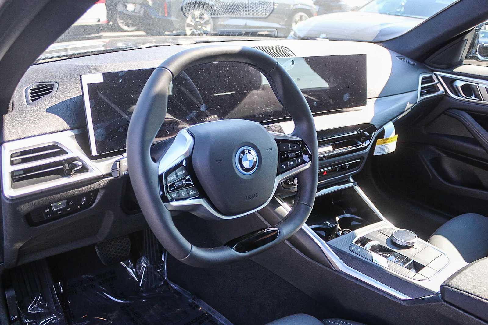 Thumbnail: 2025 BMW i4 - 17
