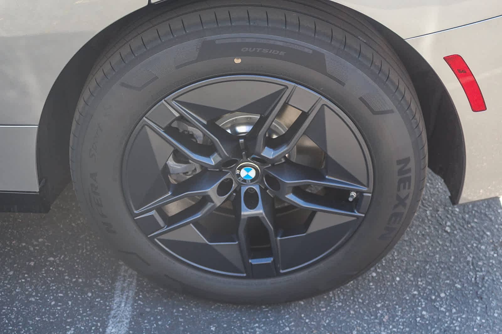 Thumbnail: 2026 BMW iX - 8