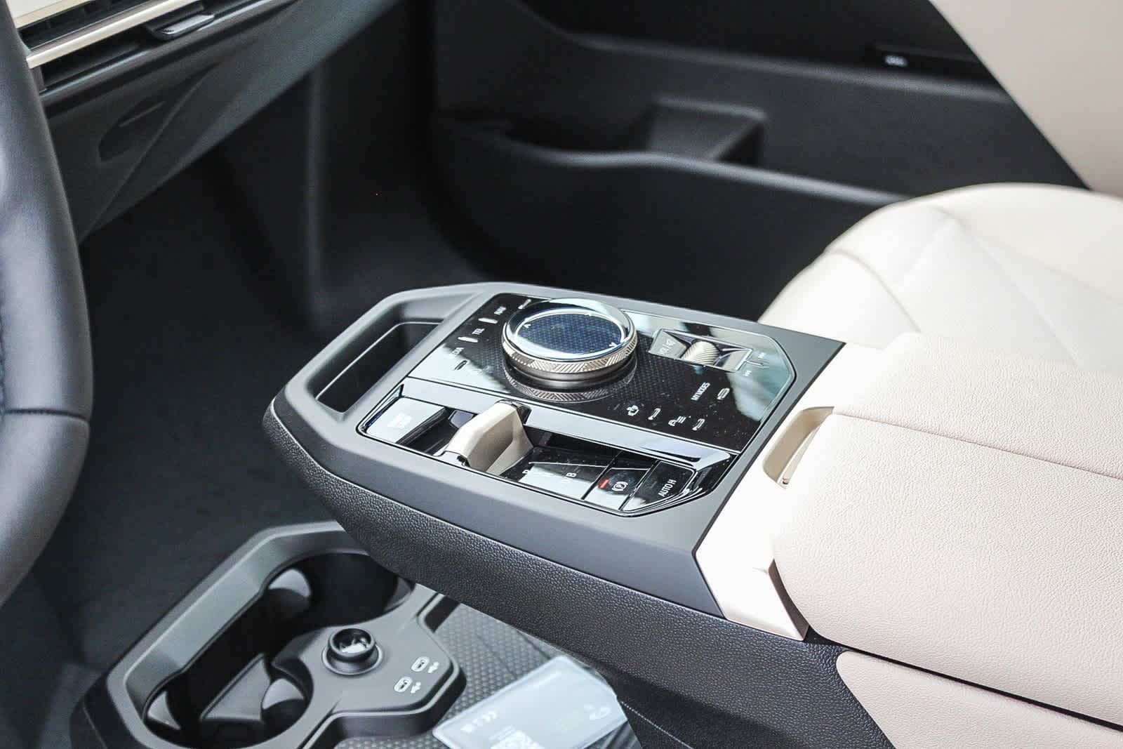 Thumbnail: 2026 BMW iX - 20