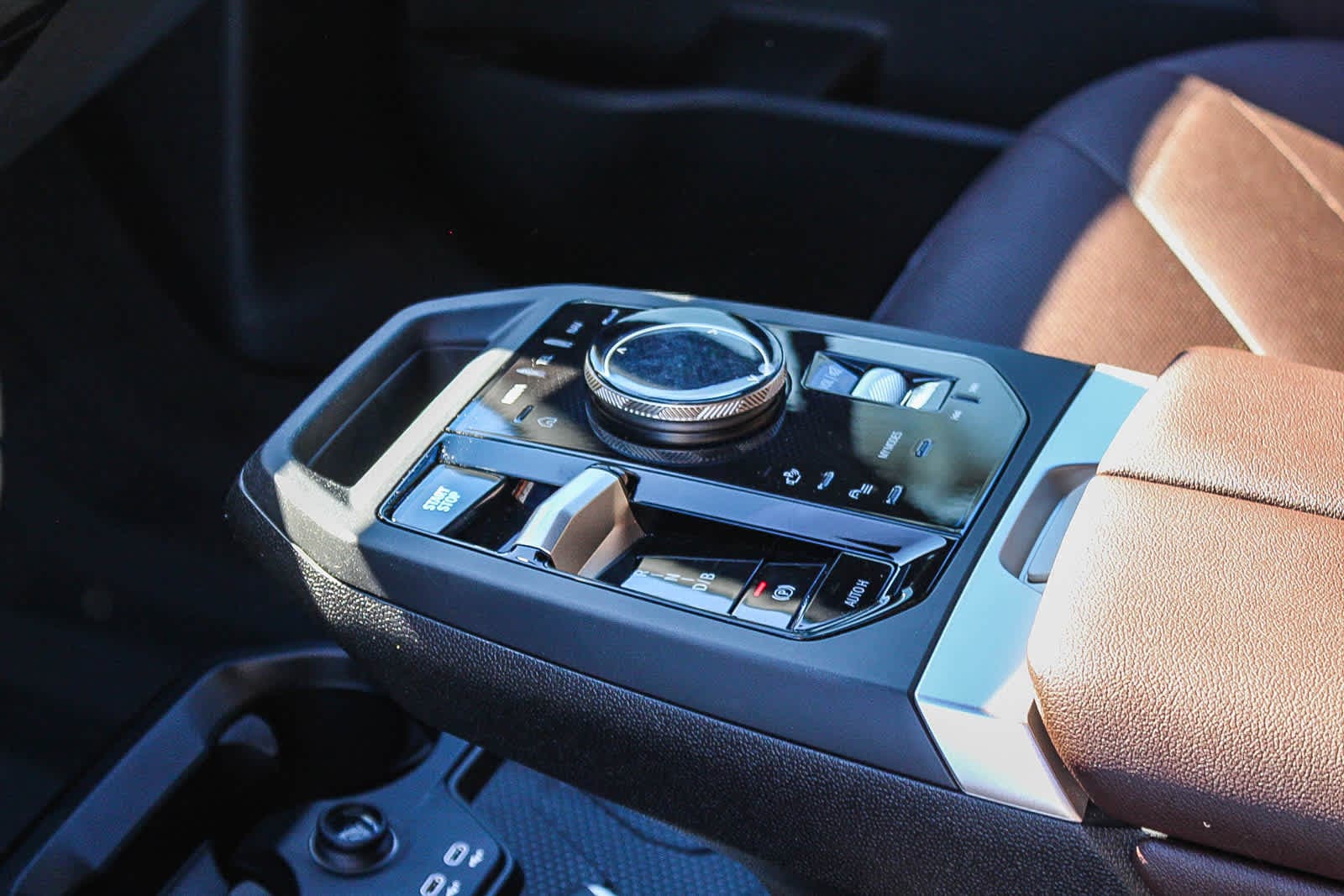 Thumbnail: 2026 BMW iX - 19