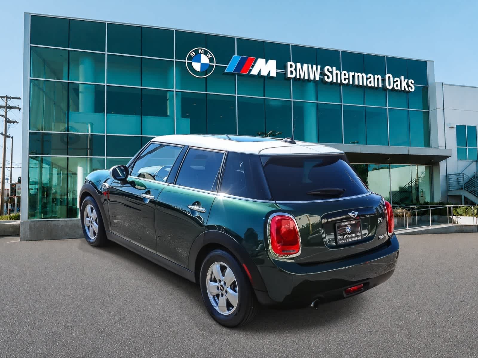 Thumbnail: 2016 MINI Cooper Hardtop - 6