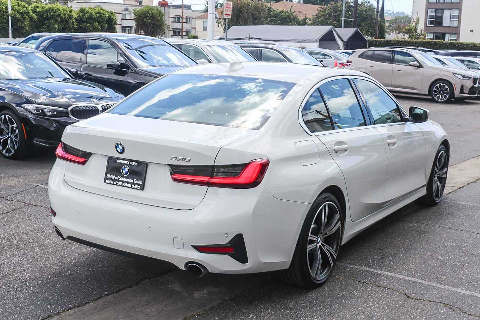 2020 BMW 330i photo 6