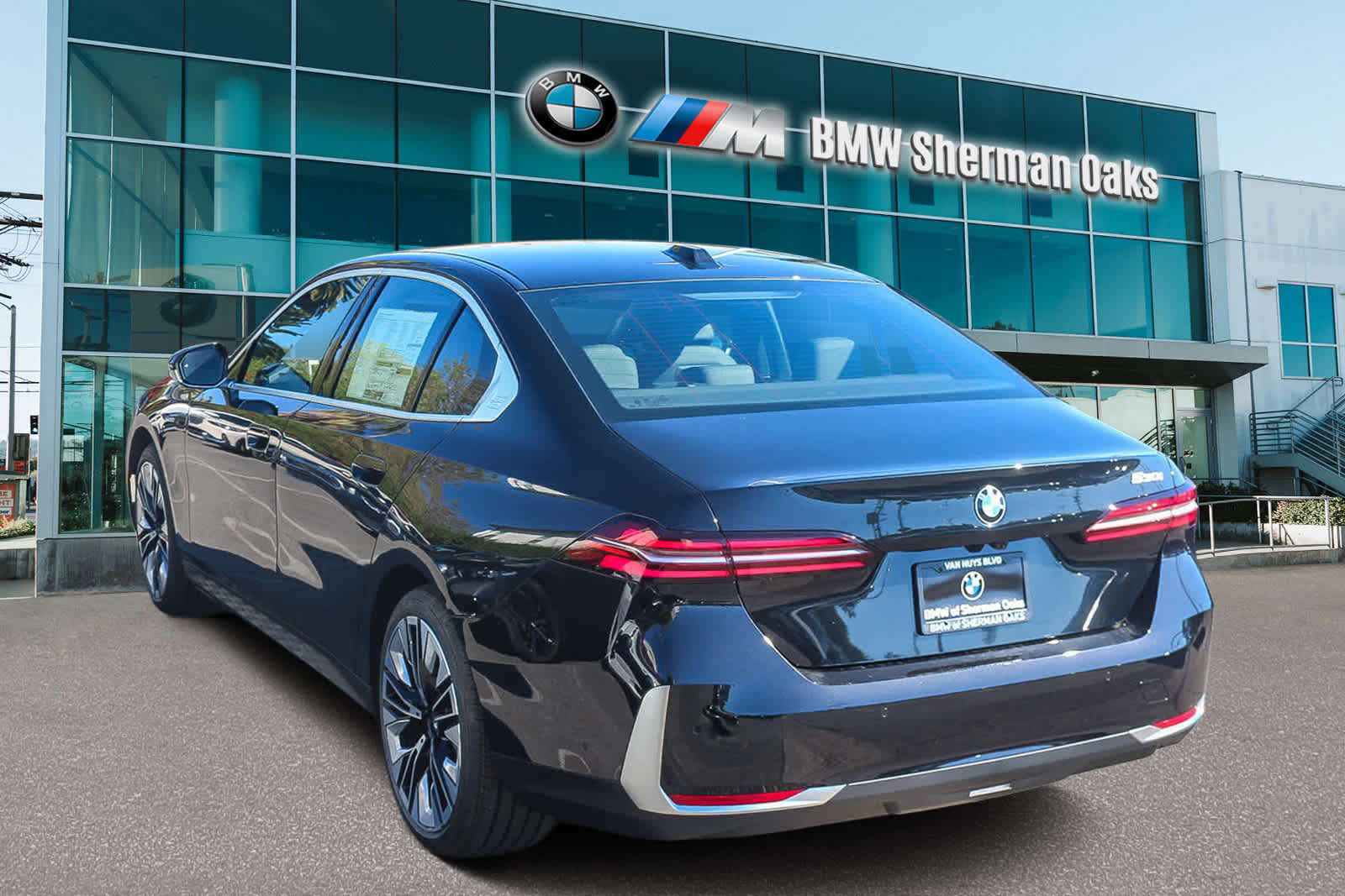 Thumbnail: 2026 BMW 5 Series - 6