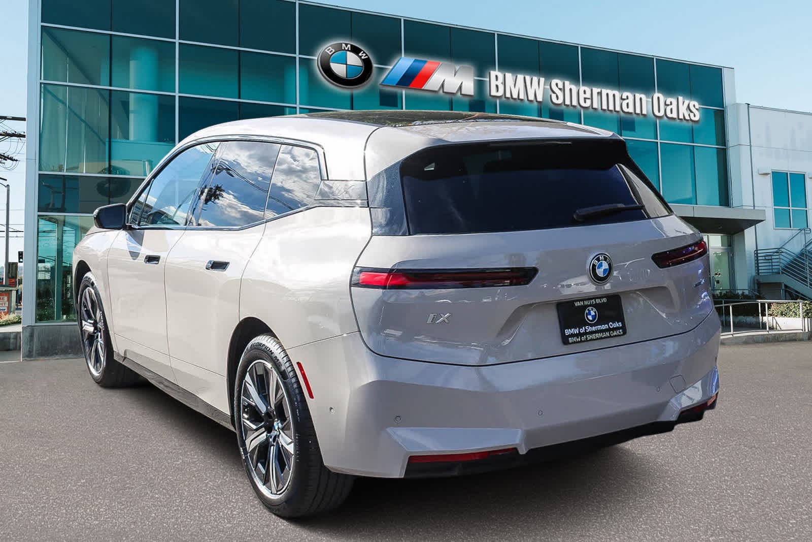 Thumbnail: 2026 BMW iX - 6