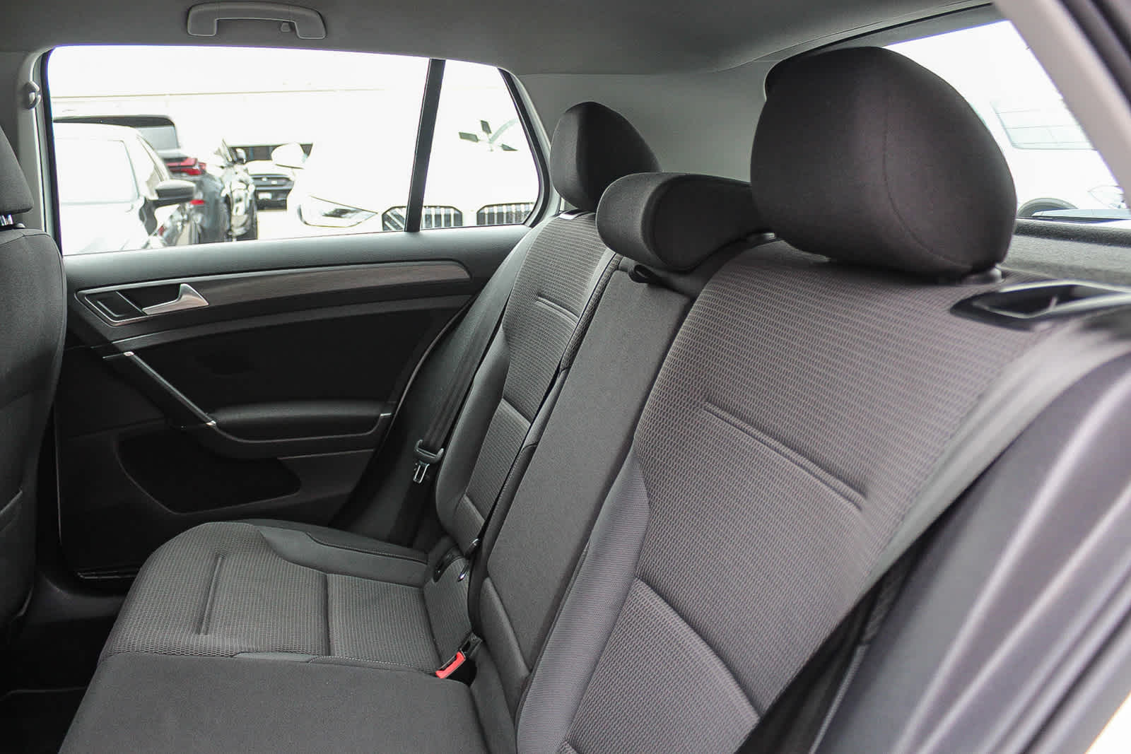 2019 Volkswagen e-Golf SE 18