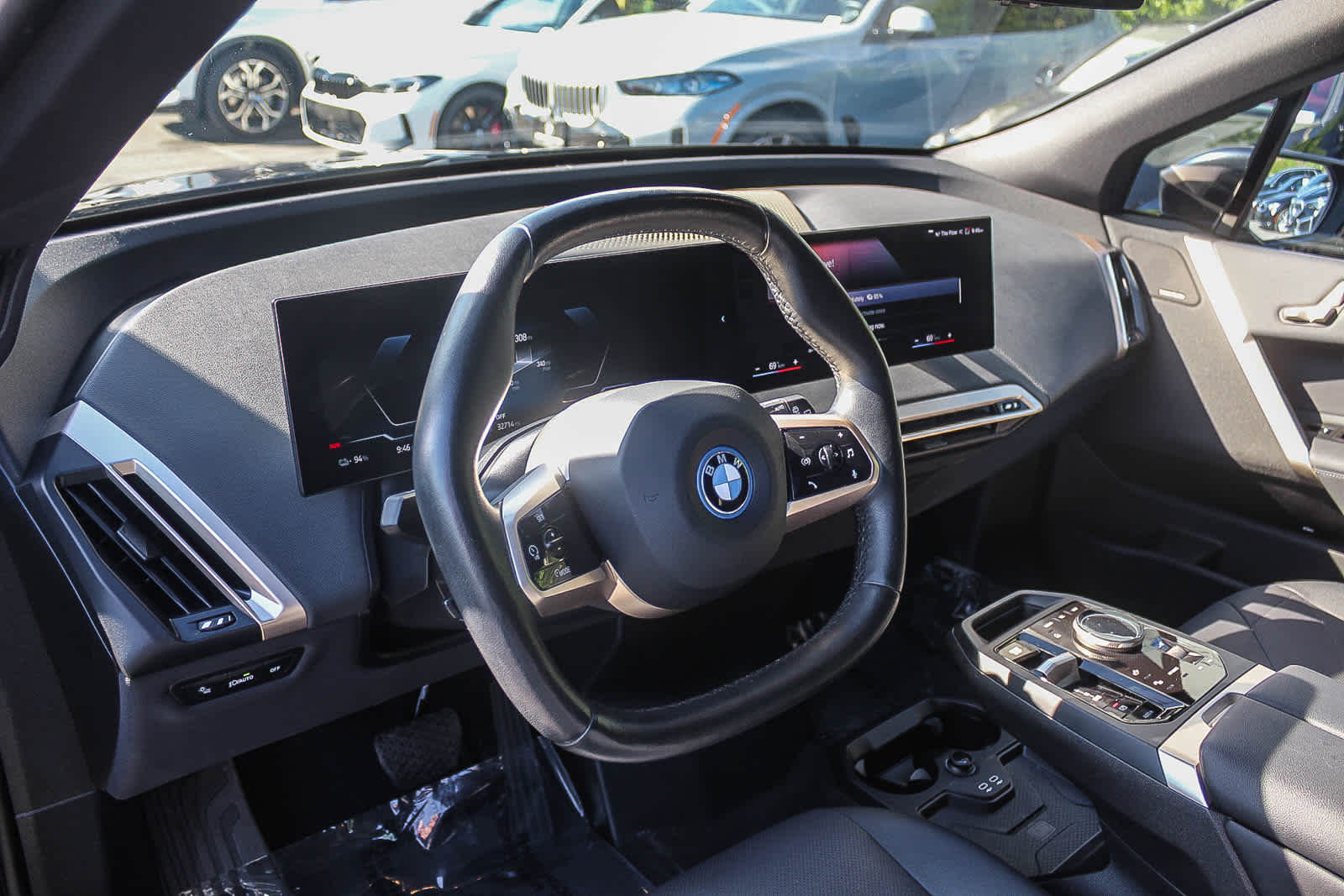 Thumbnail: 2023 BMW iX - 17