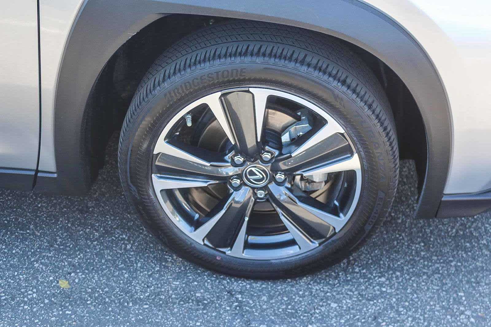 Thumbnail: 2024 Lexus UX - 8