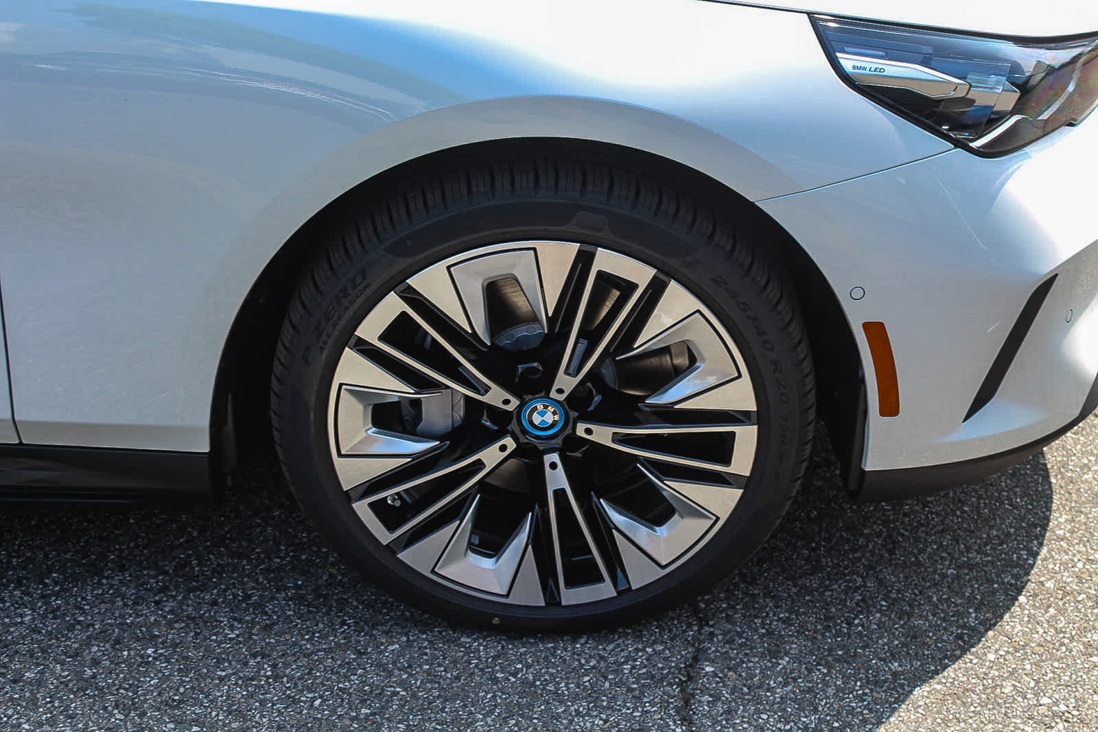 Thumbnail: 2025 BMW i5 - 9