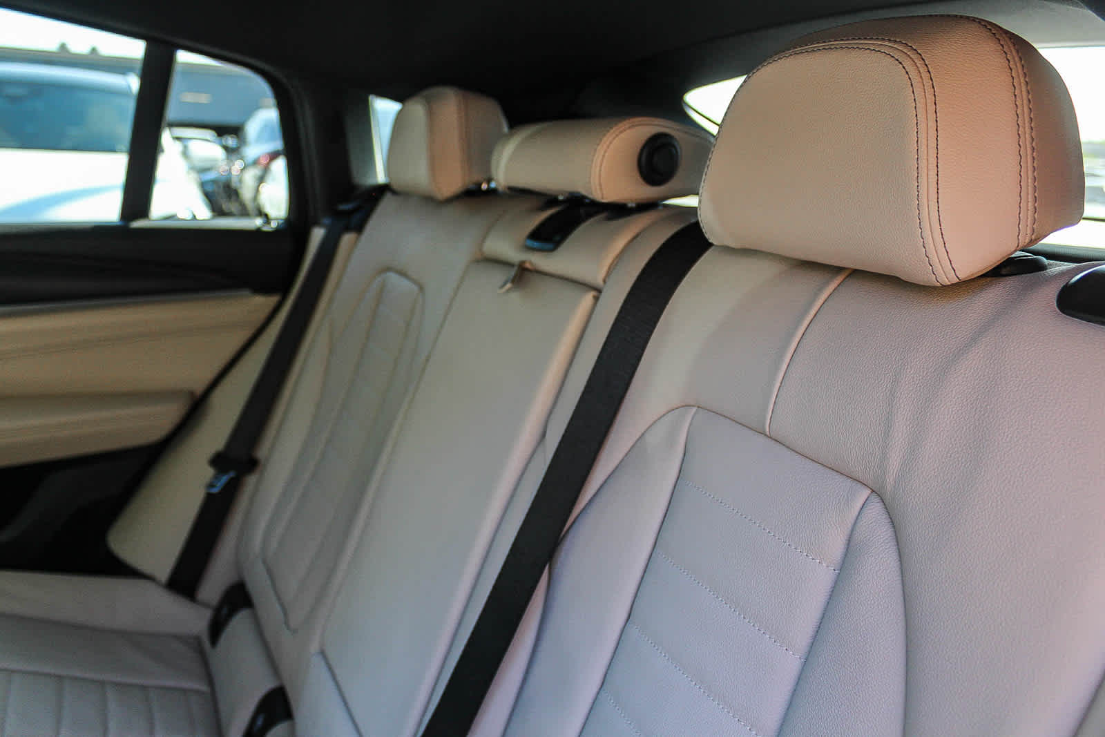 Thumbnail: 2025 BMW X4 - 18