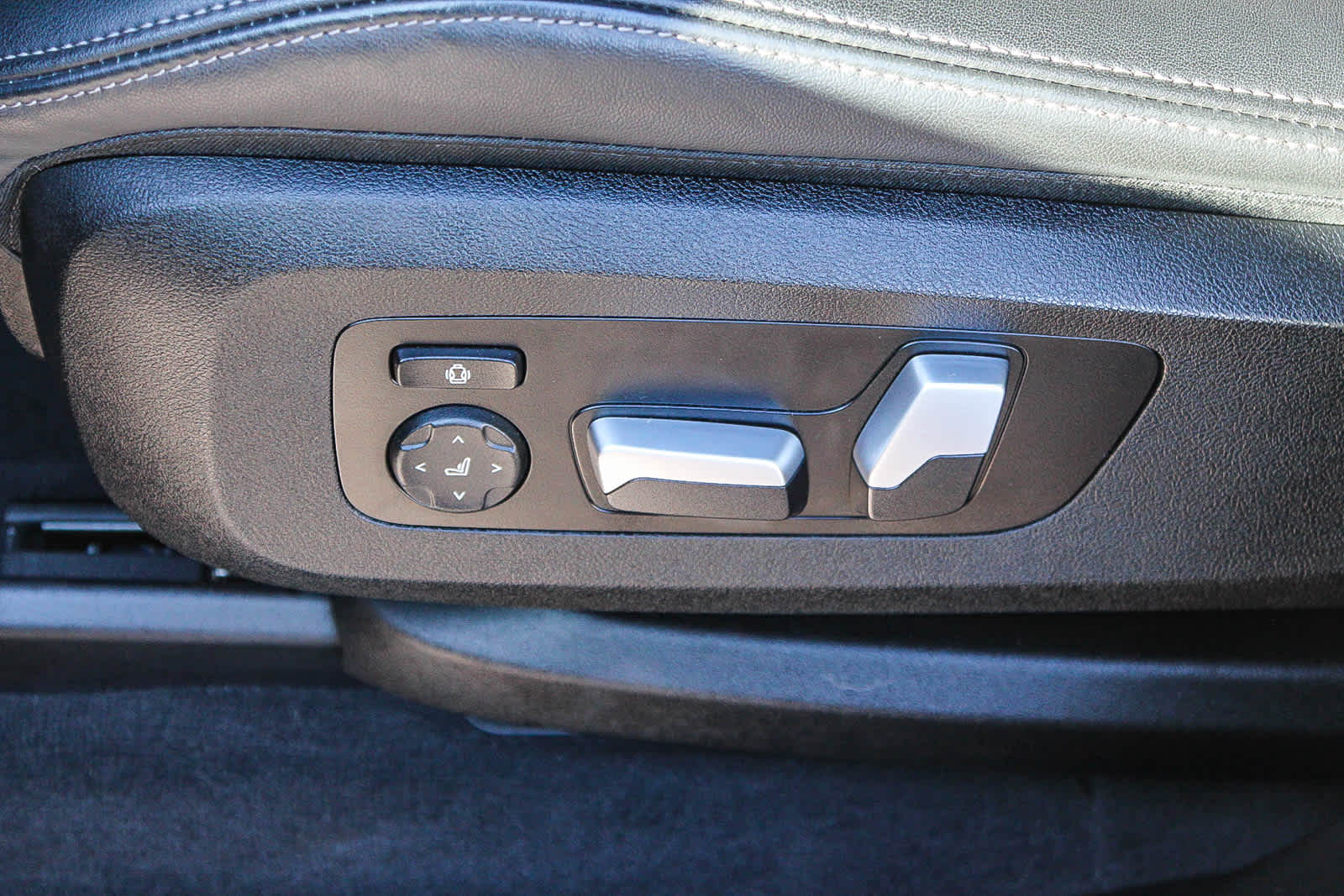 Thumbnail: 2023 BMW X5 - 21