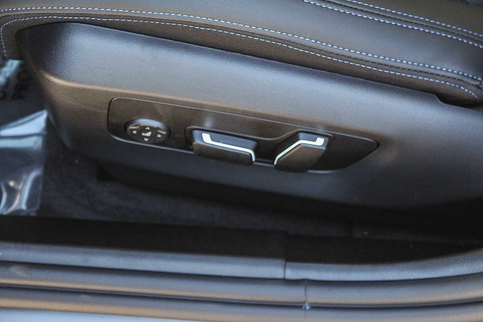 Thumbnail: 2026 BMW 5 Series - 21