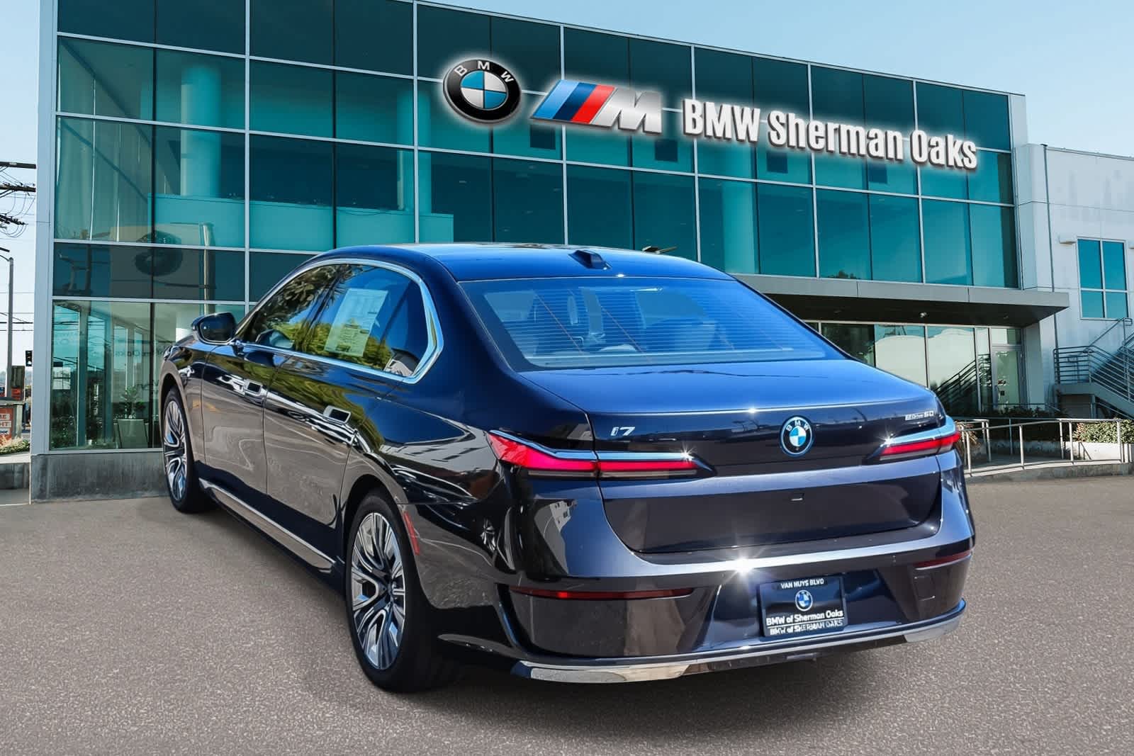 Thumbnail: 2026 BMW i7 - 6