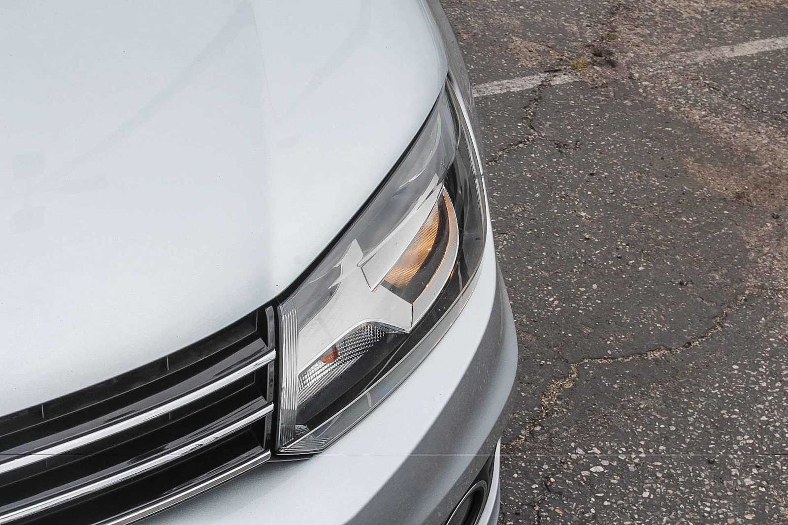 Thumbnail: 2013 Volkswagen Eos - 16
