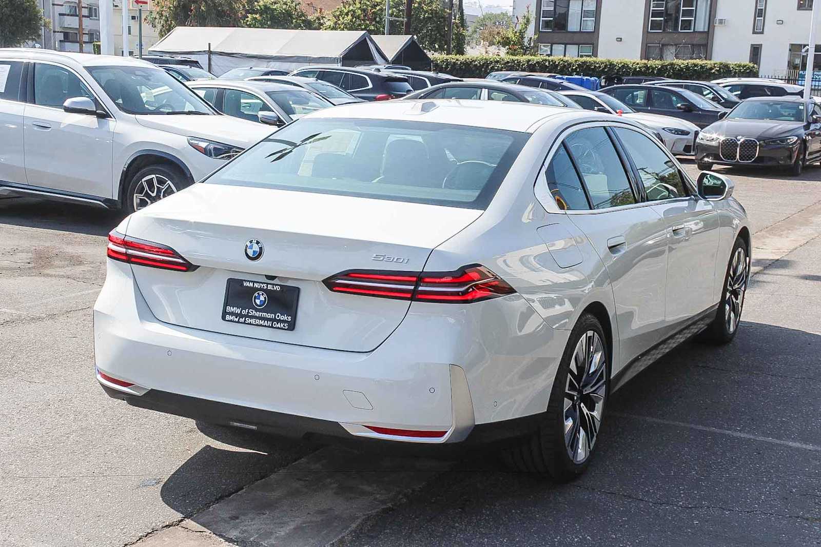 Thumbnail: 2026 BMW 5 Series - 4