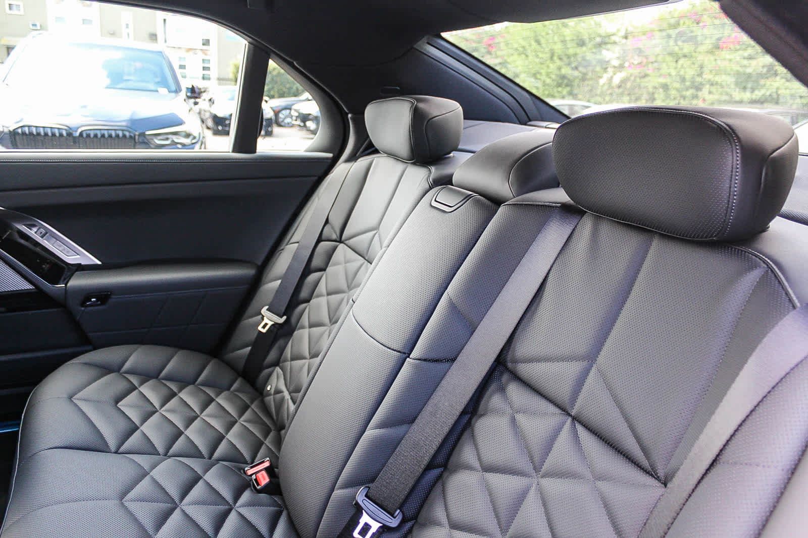 Thumbnail: 2026 BMW 7 Series - 18