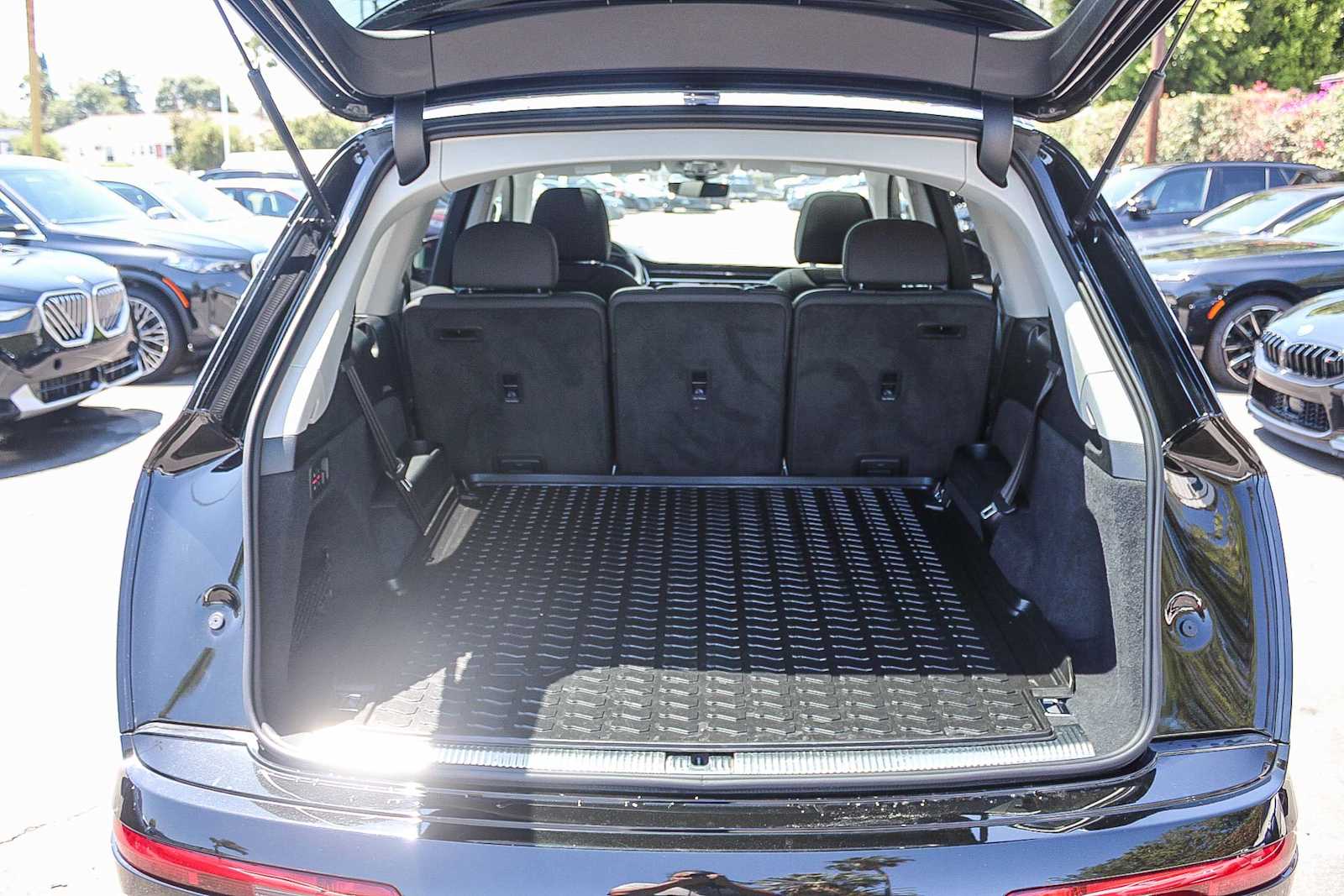 Thumbnail: 2023 Audi Q7 - 25