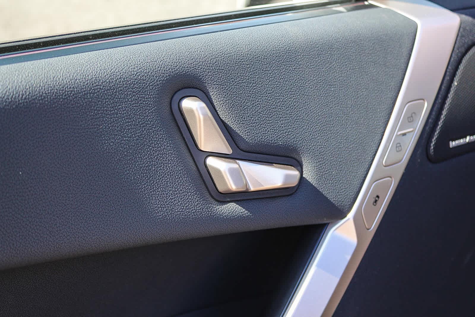 Thumbnail: 2026 BMW iX - 21