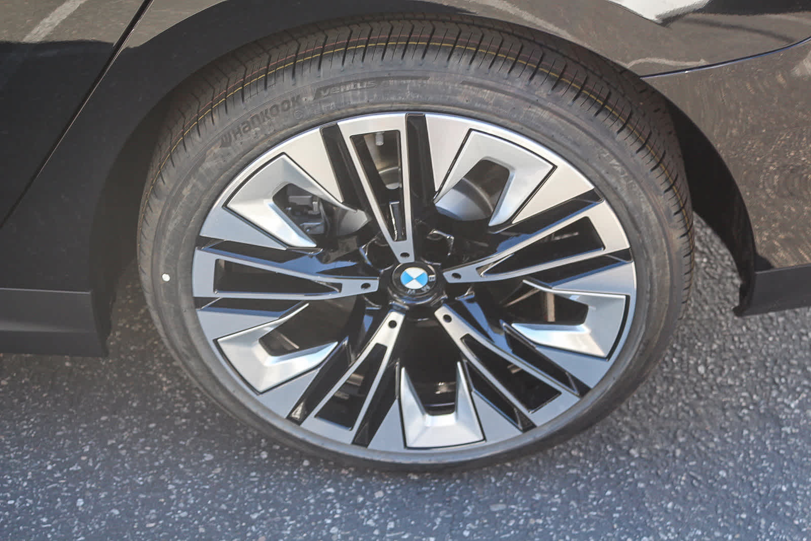 Thumbnail: 2026 BMW 5 Series - 8