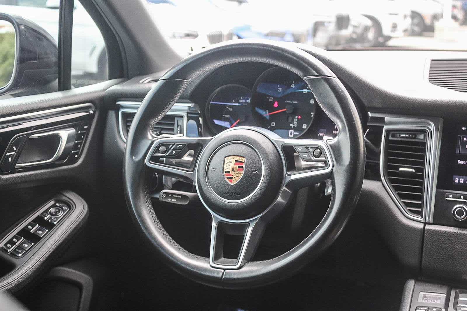 Thumbnail: 2018 Porsche Macan - 15