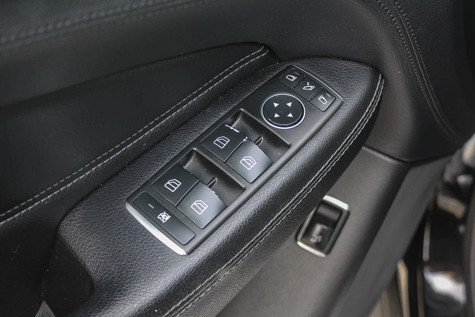 Thumbnail: 2018 Mercedes-Benz GLE - 20