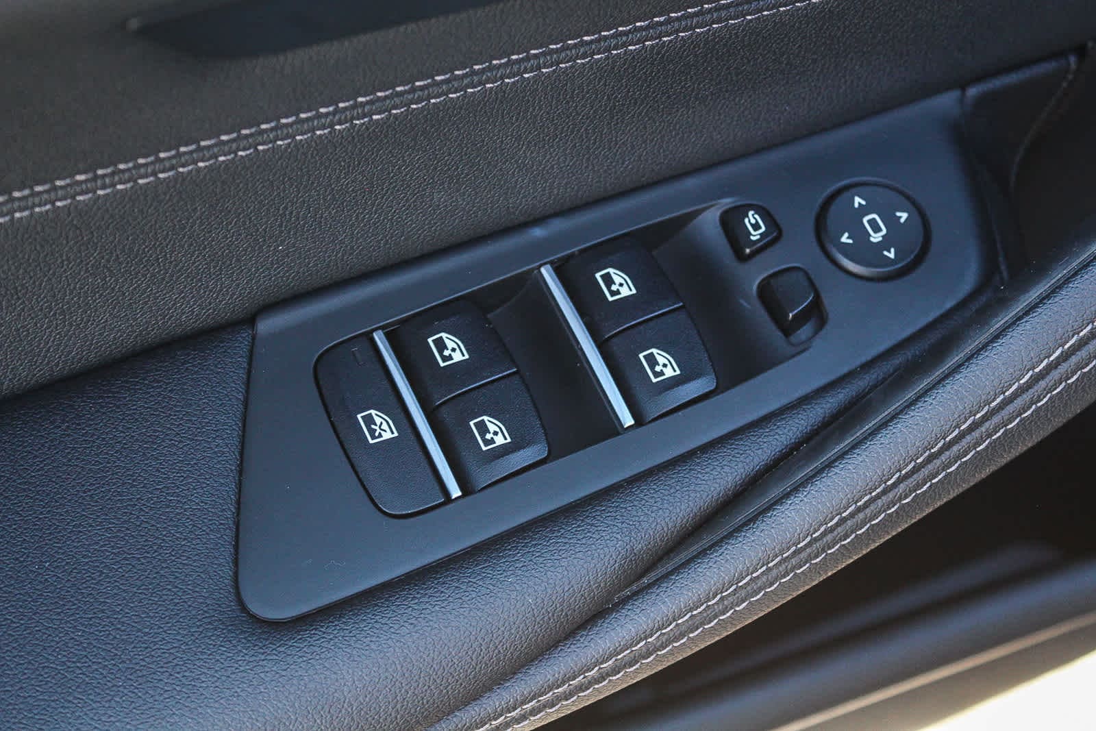 Thumbnail: 2023 BMW 5 Series - 20