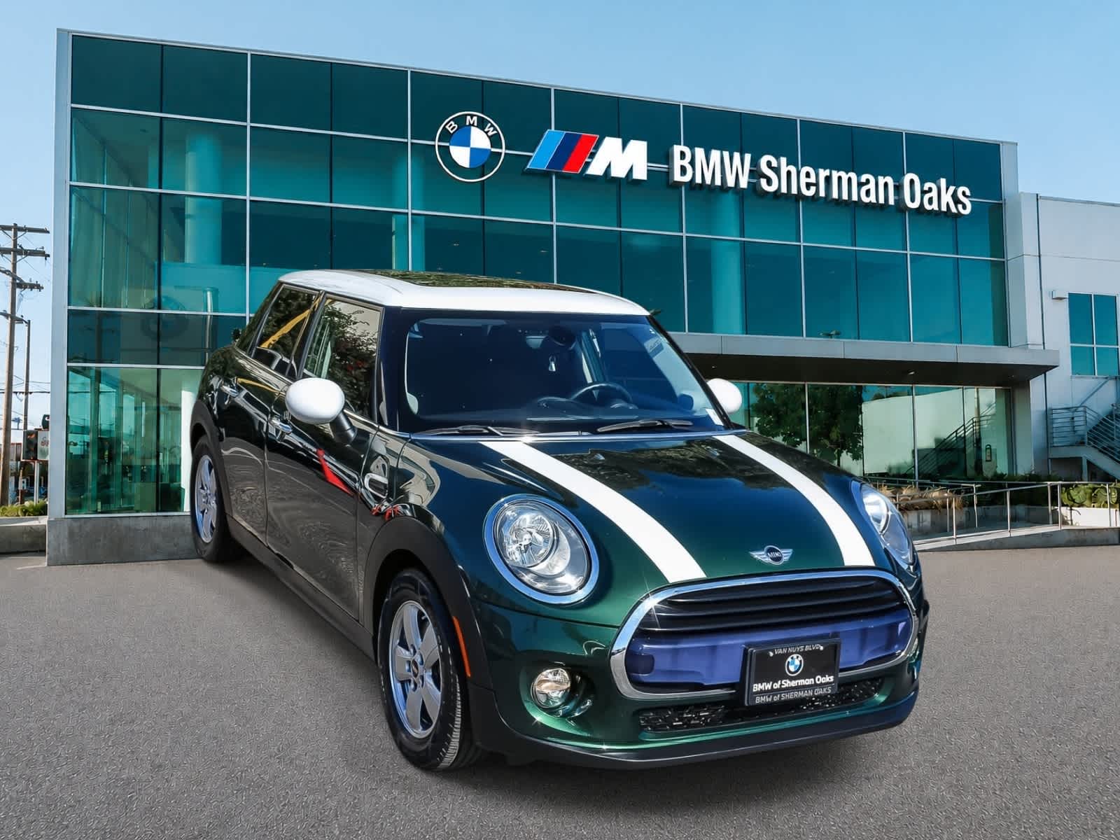 Thumbnail: 2016 MINI Cooper Hardtop - 3