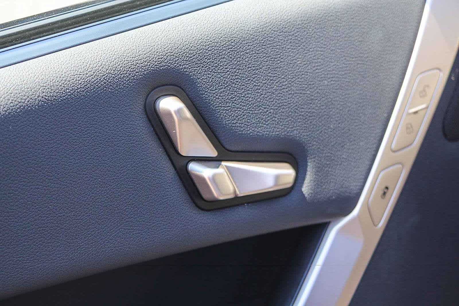 Thumbnail: 2026 BMW iX - 19