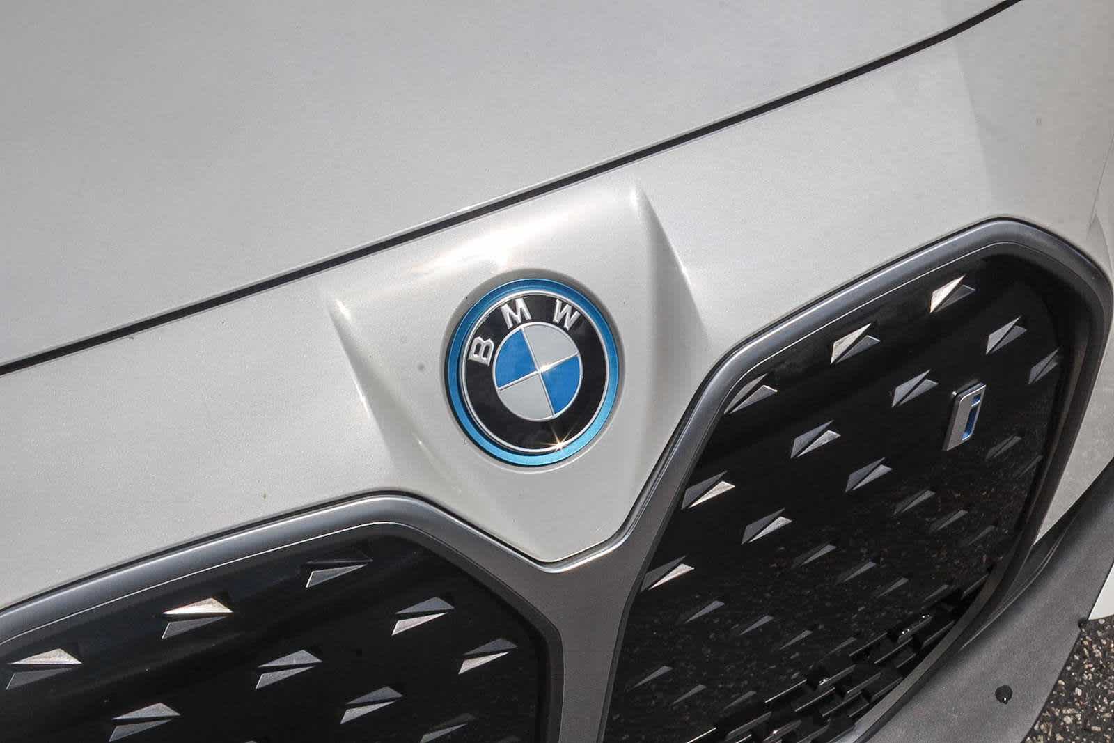 Thumbnail: 2023 BMW i4 - 11
