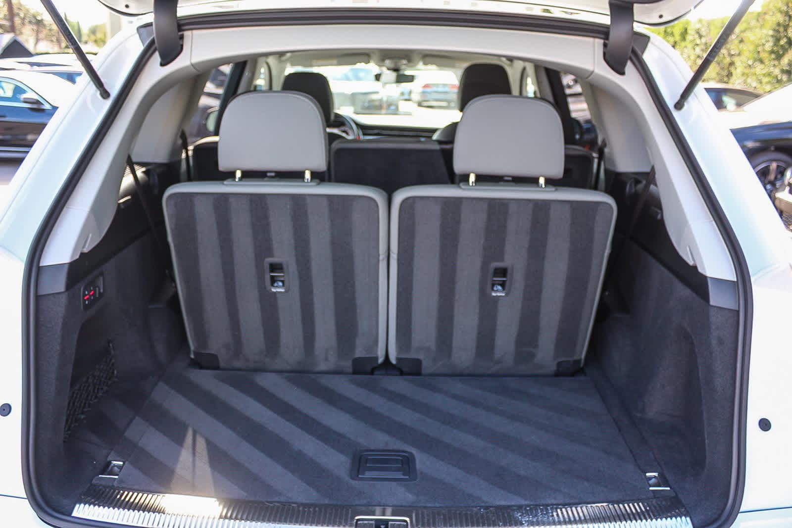 Thumbnail: 2025 Audi Q7 - 25